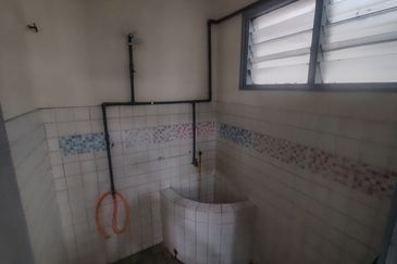 Oug/Happy Garden Corner 1 Storey Terrace House For Rent