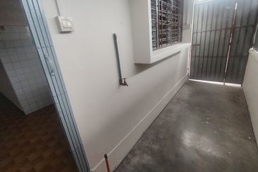 Oug/Happy Garden Corner 1 Storey Terrace House For Rent