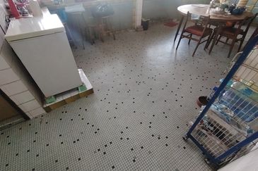 Oug 2 Storey Bungalow Corner Unit For Rent