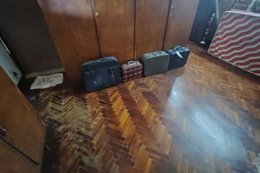 Oug 2 Storey Bungalow Corner Unit For Rent