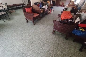 Oug 2 Storey Bungalow Corner Unit For Rent