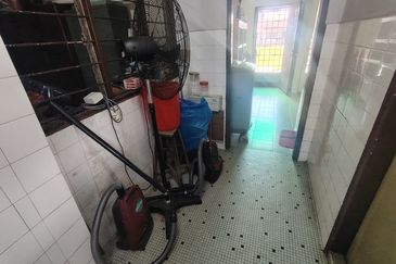 Oug 2 Storey Bungalow Corner Unit For Rent