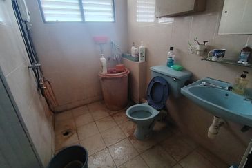 Oug 2 Storey Bungalow Corner Unit For Rent
