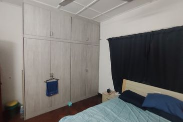 Oug 2 Storey Bungalow Corner Unit For Rent