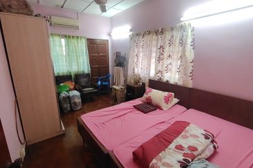 Oug 2 Storey Bungalow Corner Unit For Rent