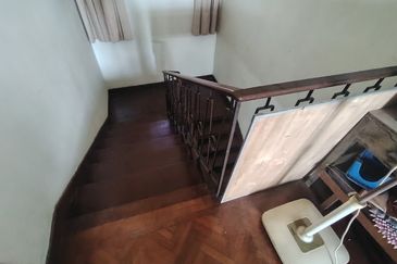 Oug 2 Storey Bungalow Corner Unit For Rent