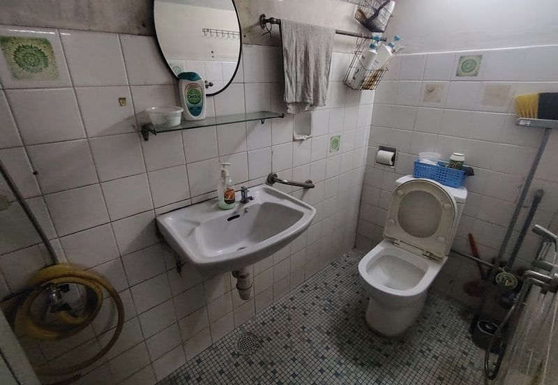 Oug 2 Storey Corner Bungalow House For Sale