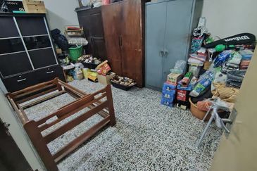 Oug 2 Storey Corner Bungalow House For Sale