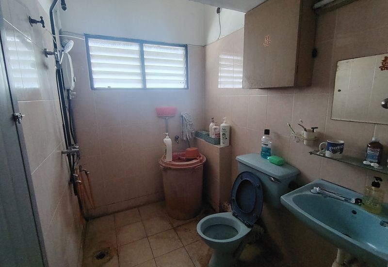 Oug 2 Storey Corner Bungalow House For Sale