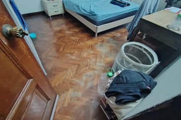 Oug 2 Storey Corner Bungalow House For Sale