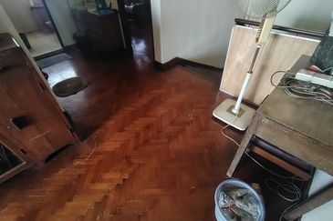 Oug 2 Storey Corner Bungalow House For Sale