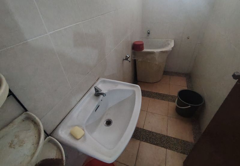 Oug 2 Storey Corner Bungalow House For Sale