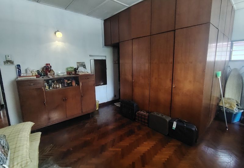 Oug 2 Storey Corner Bungalow House For Sale