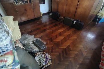 Oug 2 Storey Corner Bungalow House For Sale