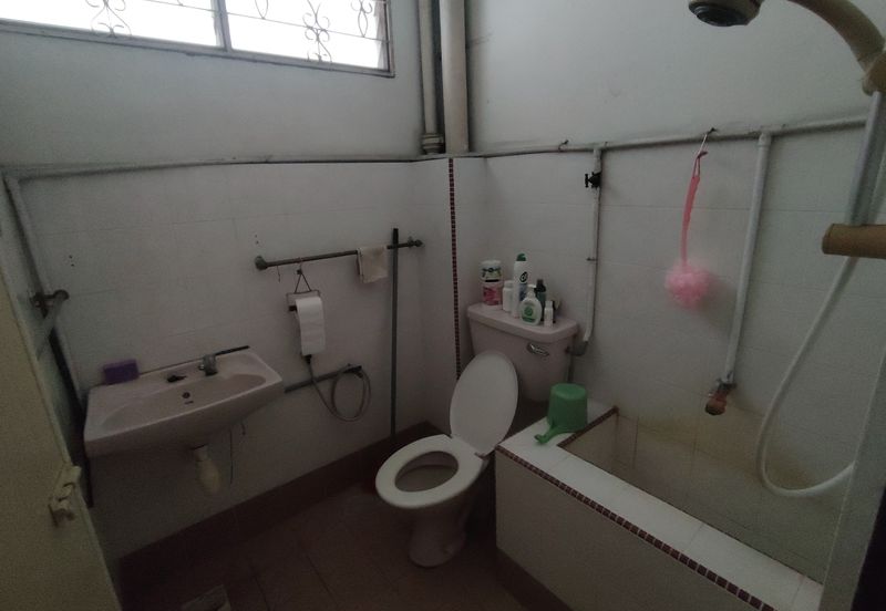 Oug 2 Storey Semi D Near to Market for Sale
