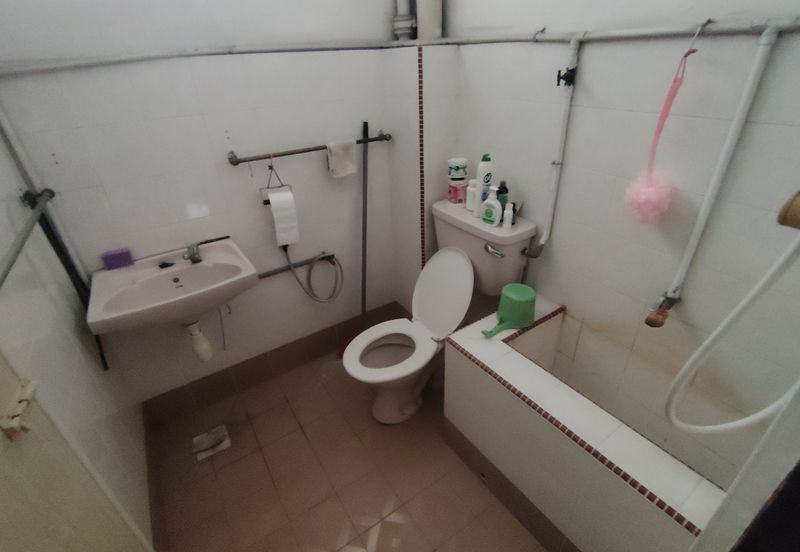 Oug 2 Storey Semi D Near to Market for Sale