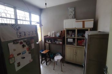 Oug 2 Storey Semi D Near to Market for Sale