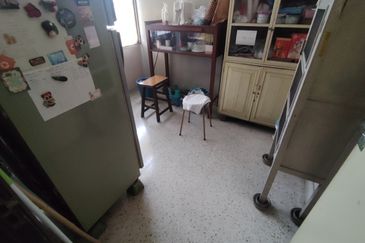 Oug 2 Storey Semi D Near to Market for Sale