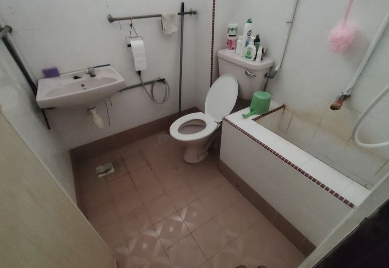 Oug 2 Storey Semi D Near to Market for Sale