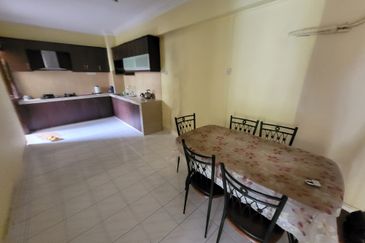 Pangsapuri Bukit Awansari (OG Court)