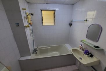 Pangsapuri Bukit Awansari (OG Court)