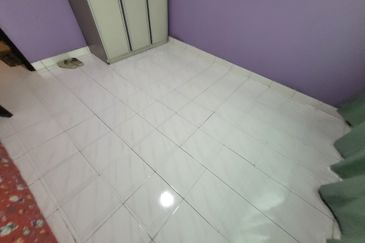 Pangsapuri Bukit Awansari (OG Court)