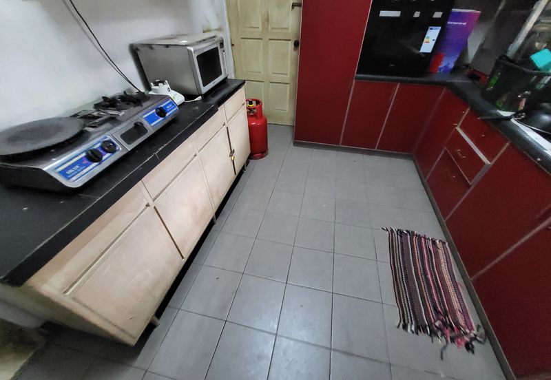 OUG/Taman United 1 Storey Bungalow With Big Land