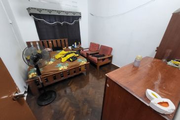 OUG/Taman United 1 Storey Bungalow With Big Land