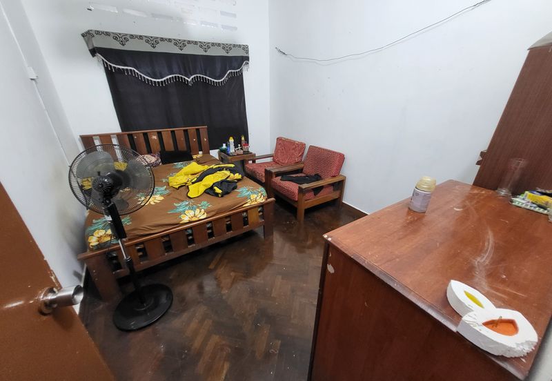 OUG/Taman United 1 Storey Bungalow With Big Land