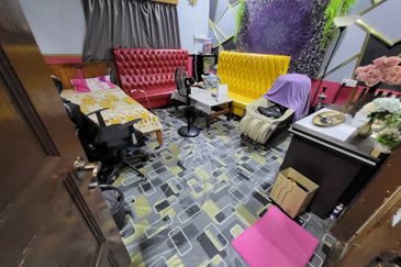 OUG/Taman United 1 Storey Bungalow With Big Land