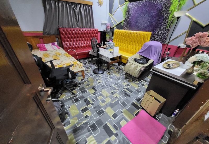 OUG/Taman United 1 Storey Bungalow With Big Land