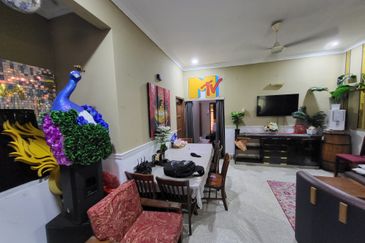 OUG/Taman United 1 Storey Bungalow With Big Land