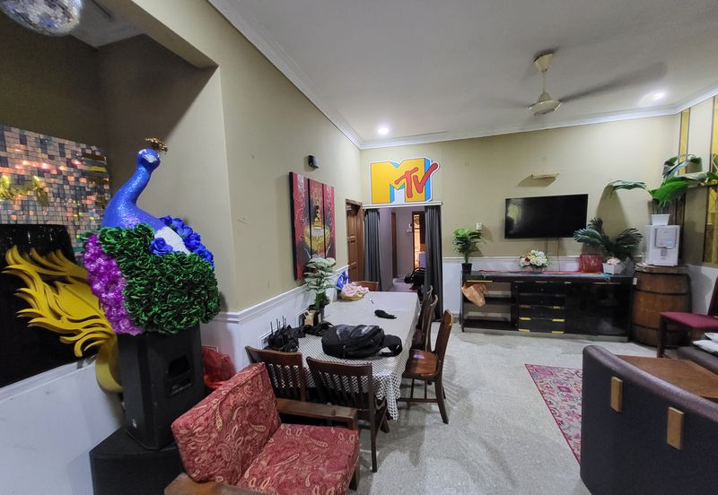 OUG/Taman United 1 Storey Bungalow With Big Land