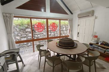 Oug 2 Storey Bungalow For Sale