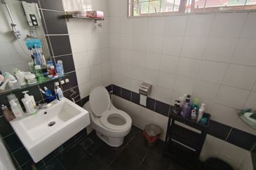 Oug 2 Storey Bungalow For Sale