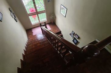 Oug 2 Storey Bungalow For Sale