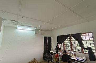 Oug 2 Storey Bungalow For Sale