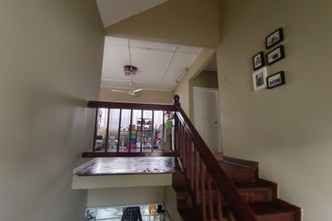 Oug 2 Storey Bungalow For Sale