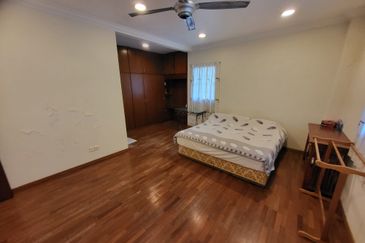 OUG/Taman Yarl Corner Bungalow with Spacious Land