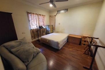 OUG/Taman Yarl Corner Bungalow with Spacious Land