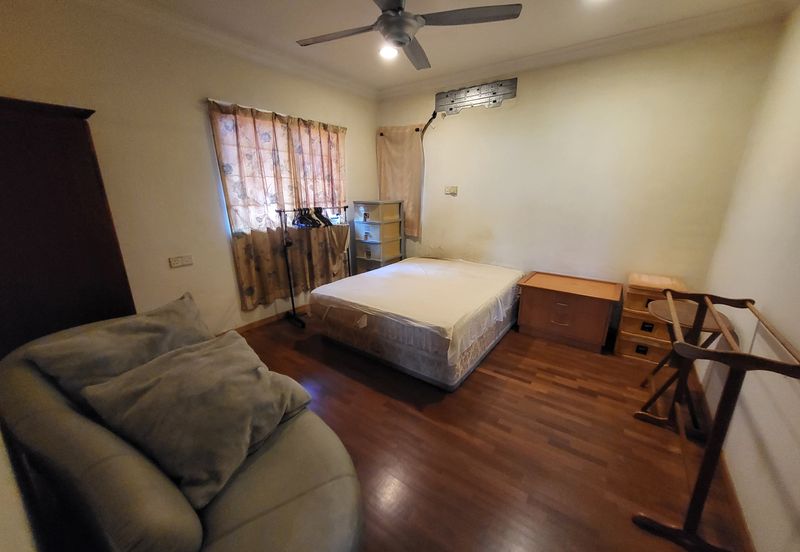 OUG/Taman Yarl Corner Bungalow with Spacious Land