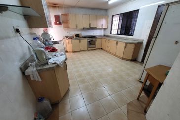 OUG/Taman Yarl Corner Bungalow with Spacious Land