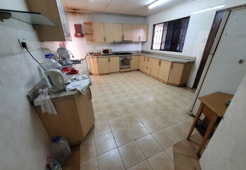 OUG/Taman Yarl Corner Bungalow with Spacious Land