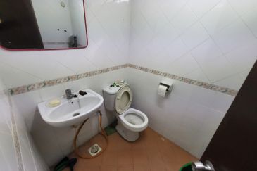 OUG/Taman Yarl Corner Bungalow with Spacious Land