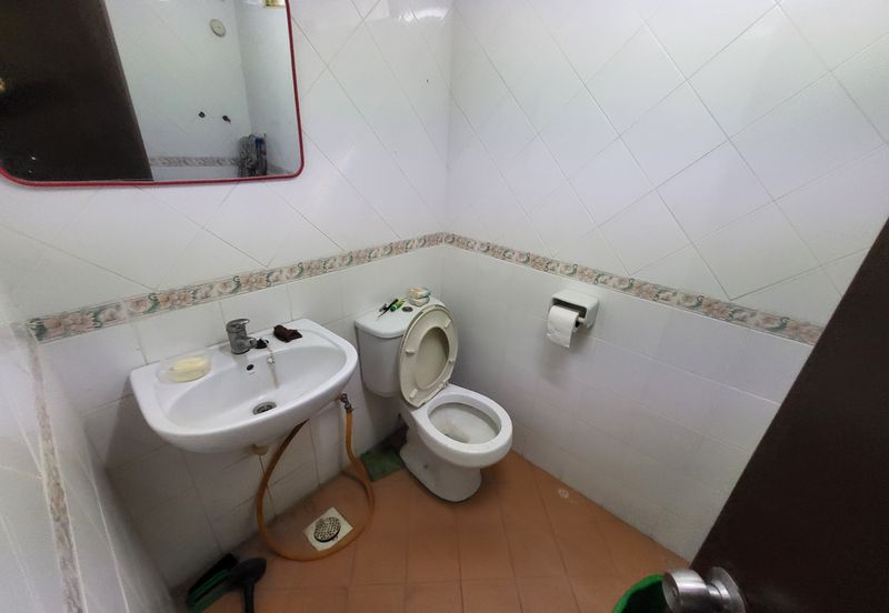 OUG/Taman Yarl Corner Bungalow with Spacious Land