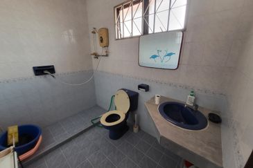 OUG/Taman Yarl Corner Bungalow with Spacious Land