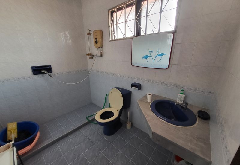 OUG/Taman Yarl Corner Bungalow with Spacious Land