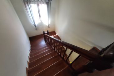 OUG/Taman Yarl Corner Bungalow with Spacious Land