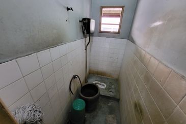 Oug 2 Storey Terrace House Facing Wider Road For Sale