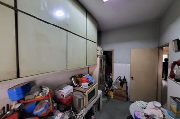 Oug 2 Storey Terrace House Facing Wider Road For Sale